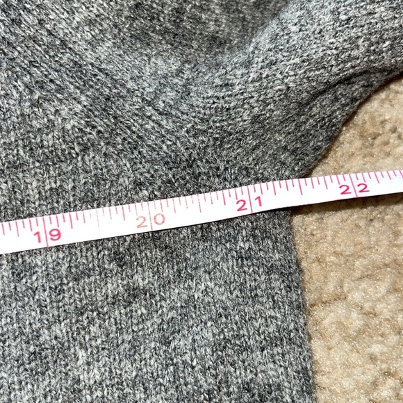 Original Penguin Dark Charcoal Grey 100% Wool V Neck Sweater Size Large - Picture 5 of 6